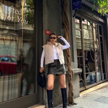 Γυναικείο cropped αμάνικο μπουφάν μπεζ