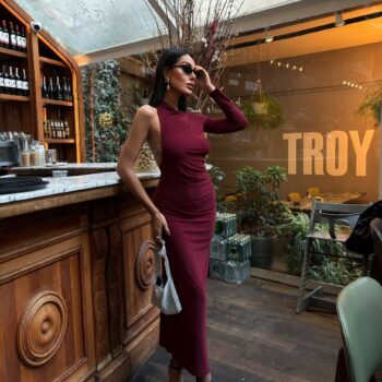 Maxi φόρεμα με ανοιχτή πλάτη μπορντό